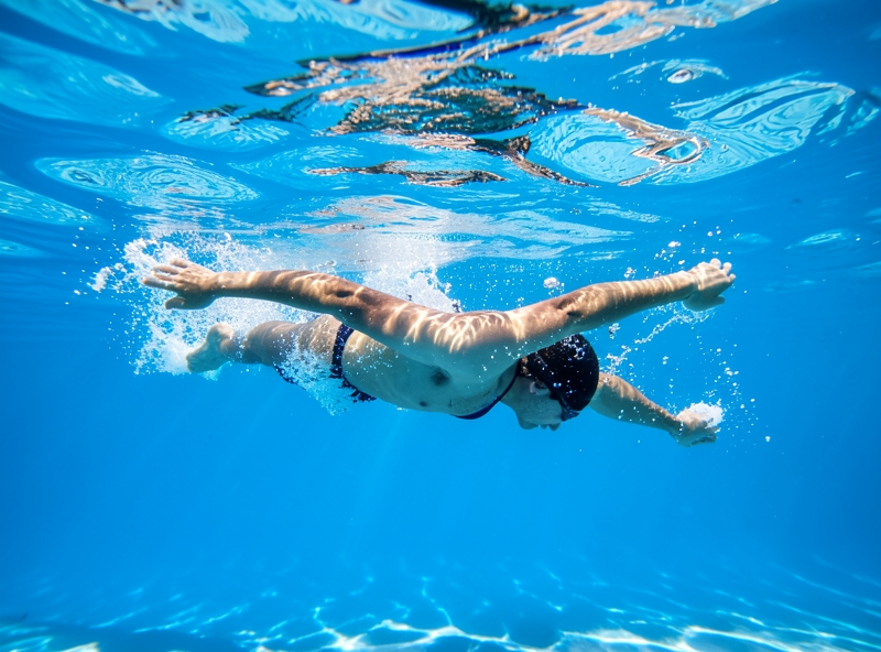 Bơi lội: Kỹ thuật hít thở và sải tay để bơi không mệt
